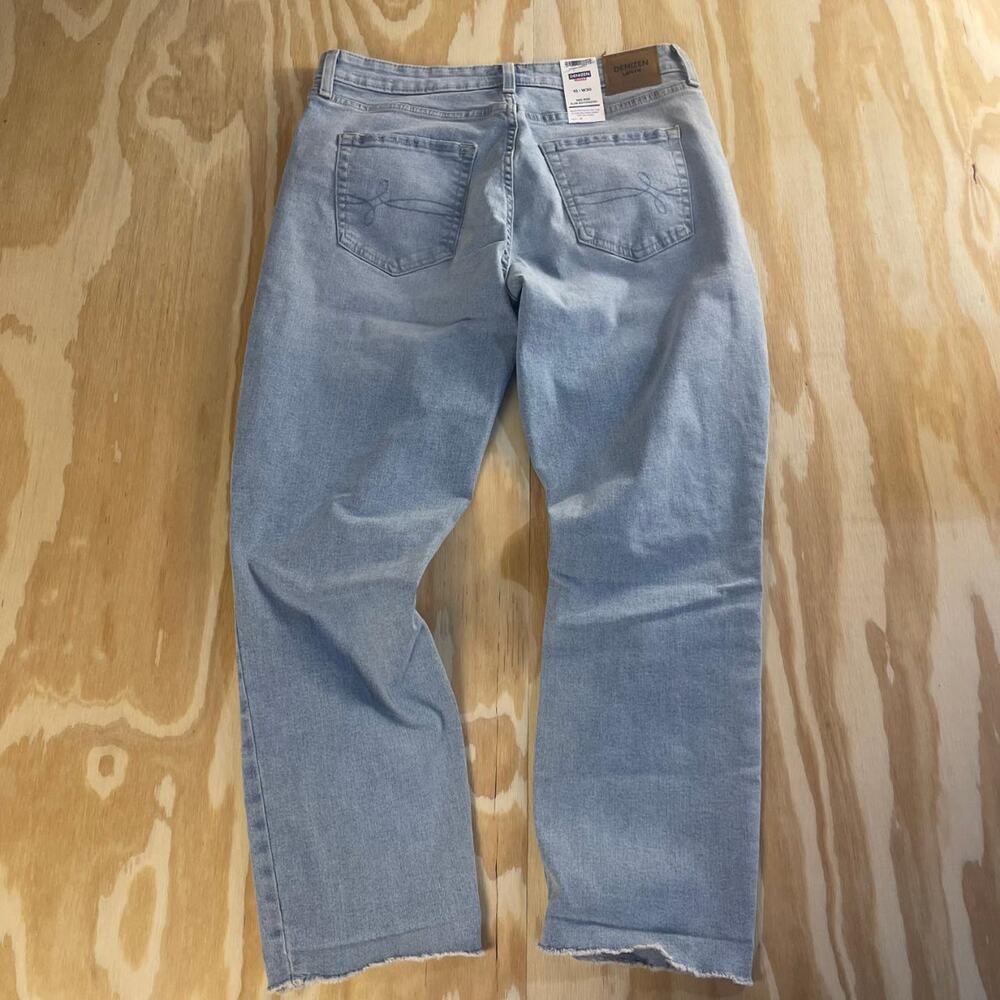 Levi’s Slim Boyfriend Jeans – W30 / Women’s 10 – Light Blue Distressed –